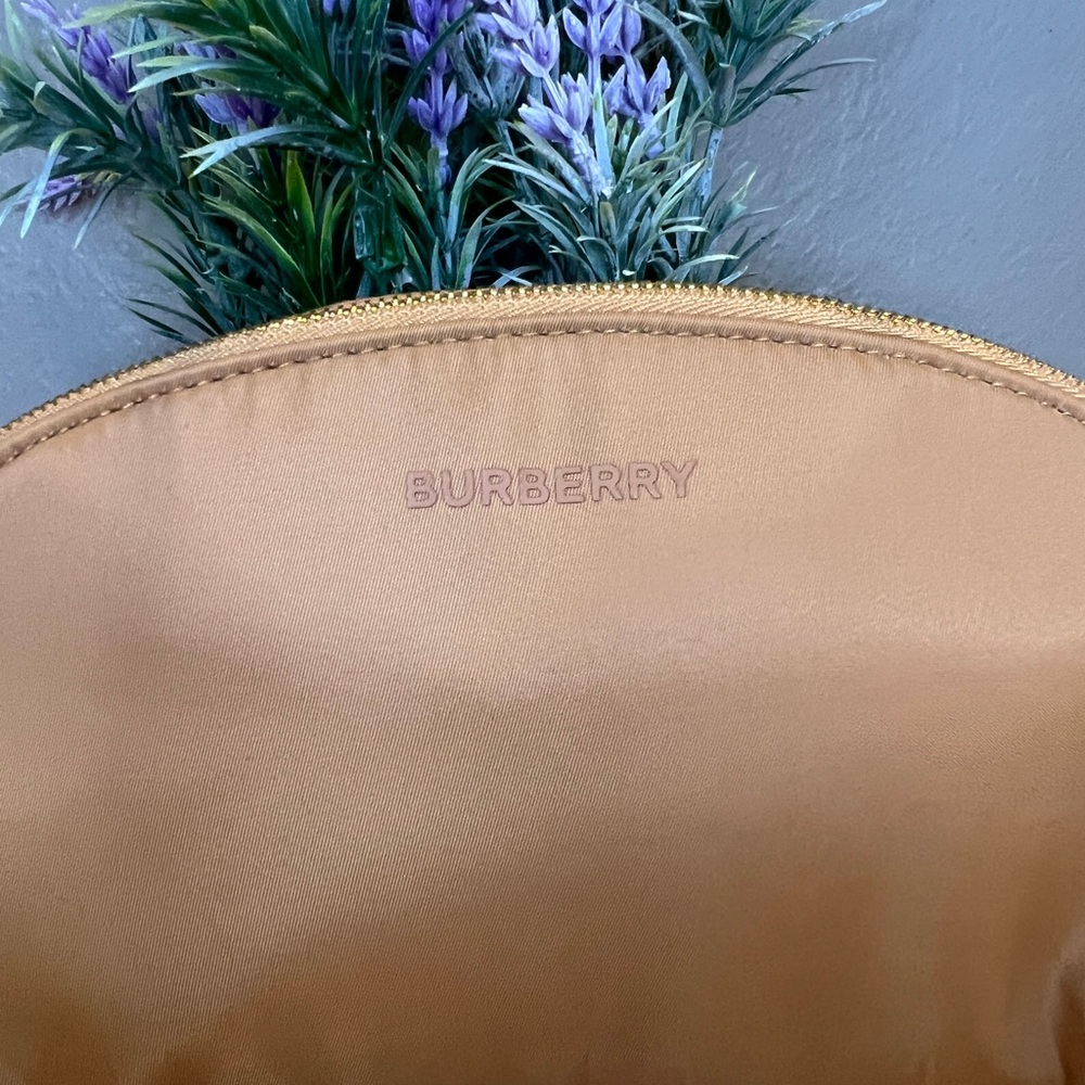 Burberry GWP Cosmetic Pouch - Picture 2 of 8